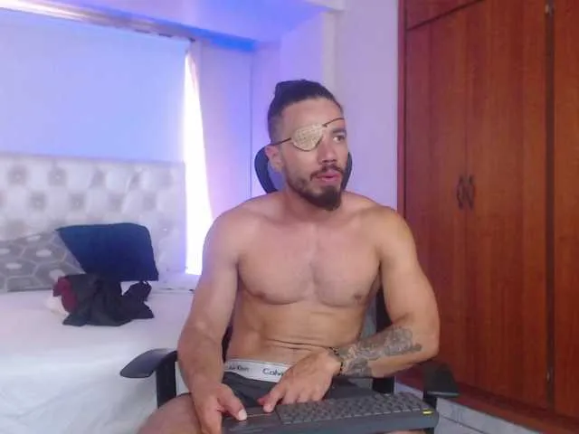 Live sex webcam photo for ronniefit #277689682