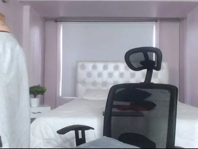 Live sex webcam photo for ronniefit #277861042