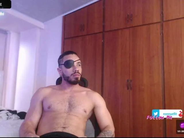 Live sex webcam photo for ronniefit #277906414
