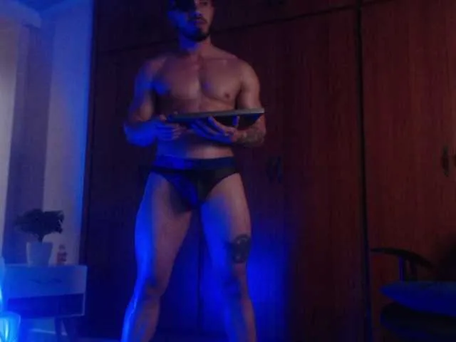 Live sex webcam photo for ronniefit #278109256