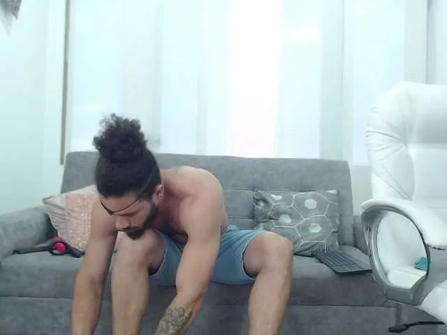 Live sex webcam photo for ronniefit #289467277