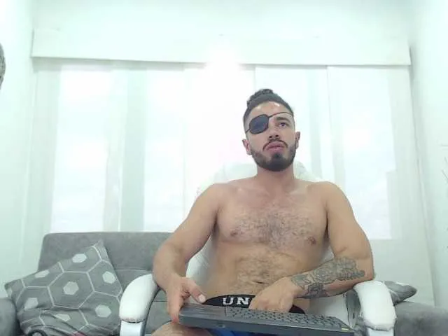 Live sex webcam photo for ronniefit #289516823