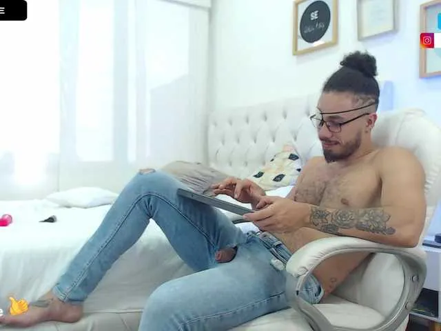 Live sex webcam photo for ronniefit #290030399