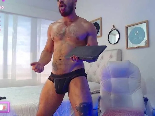Live sex webcam photo for ronniefit #290125998