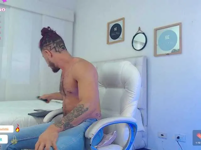 Live sex webcam photo for ronniefit #290155570