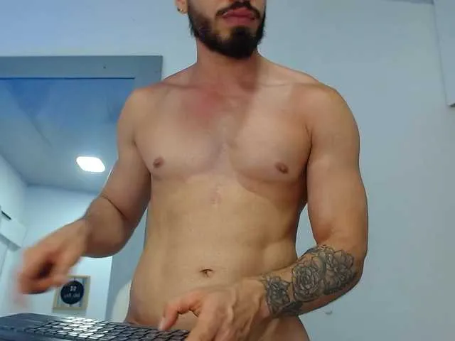 Live sex webcam photo for ronniefit #290585296