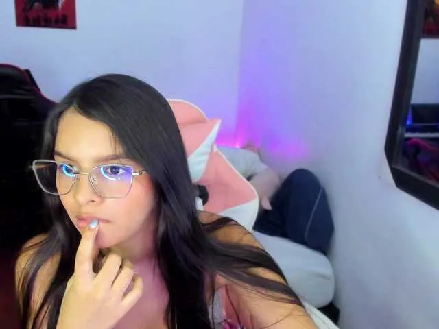 Live sex webcam photo for room-kitty #292337977