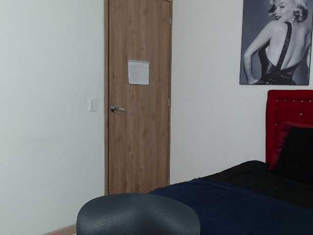 Live sex webcam photo for rosalinda01 #275605099