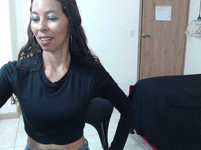 Live sex webcam photo for rosalinda01 #275682558