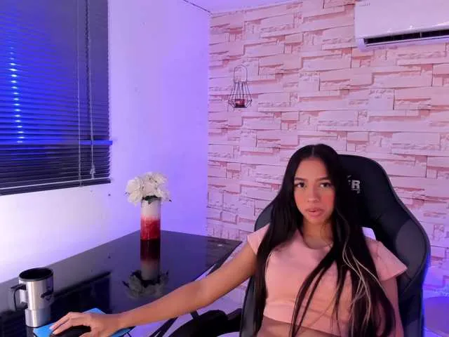 Live sex webcam photo for rosariio1 #290516718