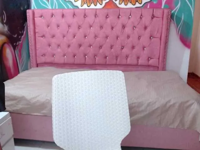 Live sex webcam photo for rose-rouse #273602197