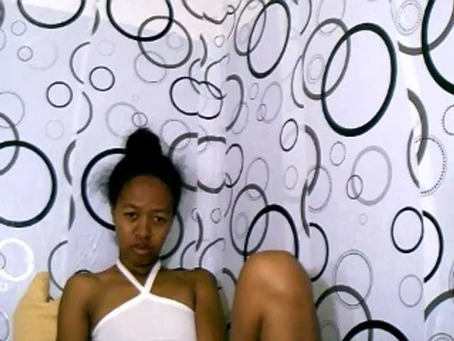 Live sex webcam photo for rose27 #290488842
