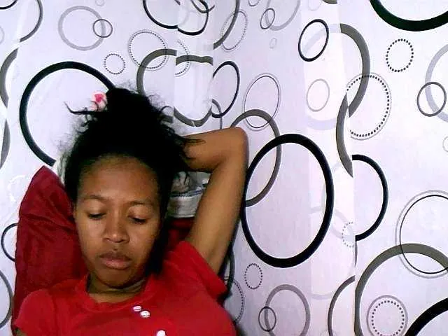 Live sex webcam photo for rose27 #290601981