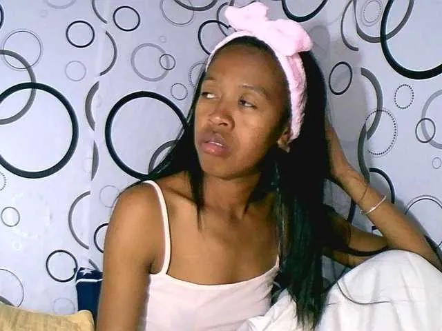 Live sex webcam photo for rose27 #290985644