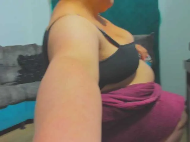 Live sex webcam photo for rosebbw69 #291875405