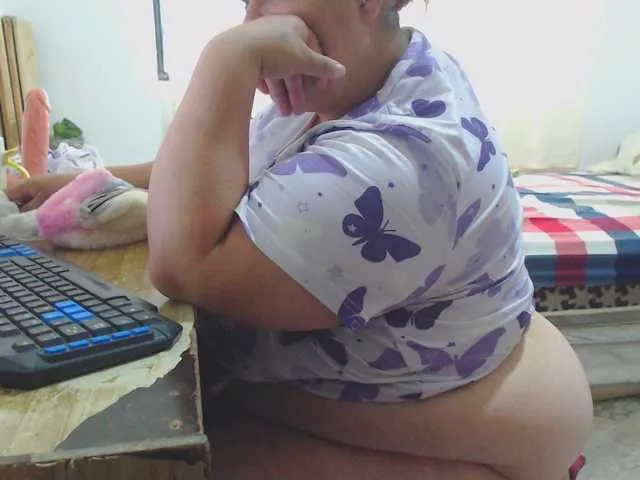 Live sex webcam photo for rosebbw69 #293544150