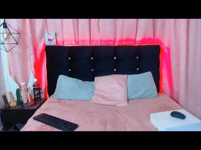 Live sex webcam photo for rossalinestone #275696391