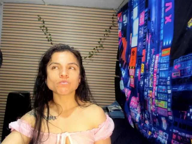 Live sex webcam photo for rosse2504 #291306688