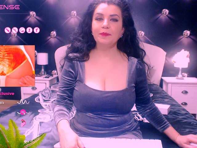 Live sex webcam photo for rosse48 #276671865