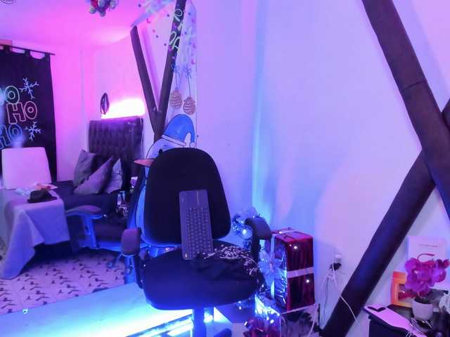 Live sex webcam photo for rouse-smitt #276877263