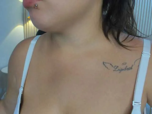 Live sex webcam photo for rousee #291224340