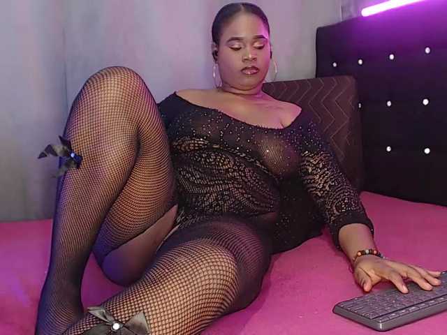 Live sex webcam photo for rouxe-lee #290485728