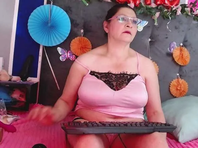 Live sex webcam photo for roxanamatu #274778815