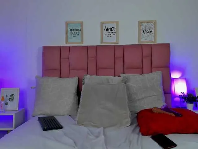 Live sex webcam photo for roxxy-mora #276086366