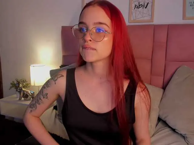 Live sex webcam photo for roxxy-mora #276395173