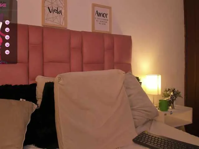 Live sex webcam photo for roxxy-mora #276420846