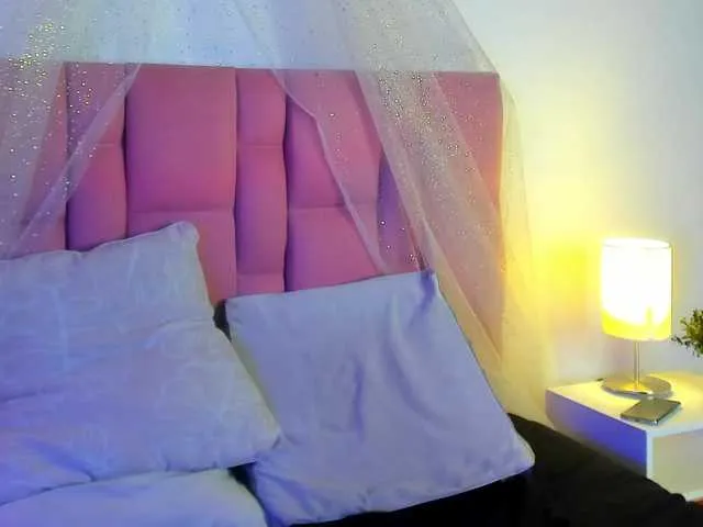 Live sex webcam photo for roxxy-mora #277037751