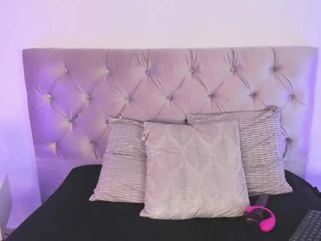 Live sex webcam photo for roxxy-mora #277095369