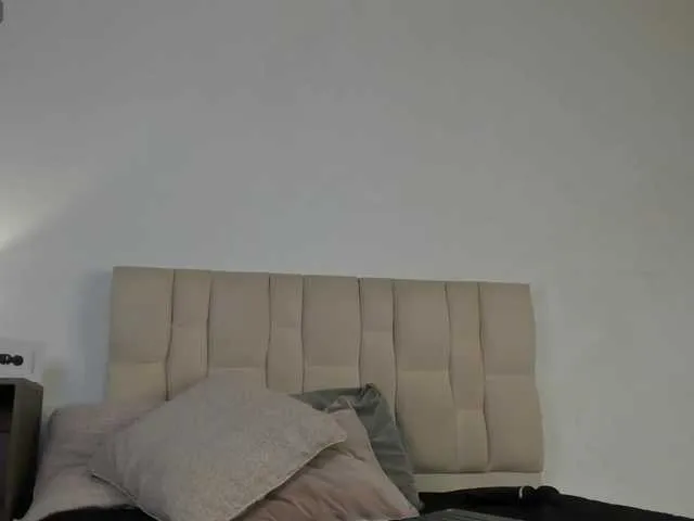 Live sex webcam photo for roxxy-mora #290326434