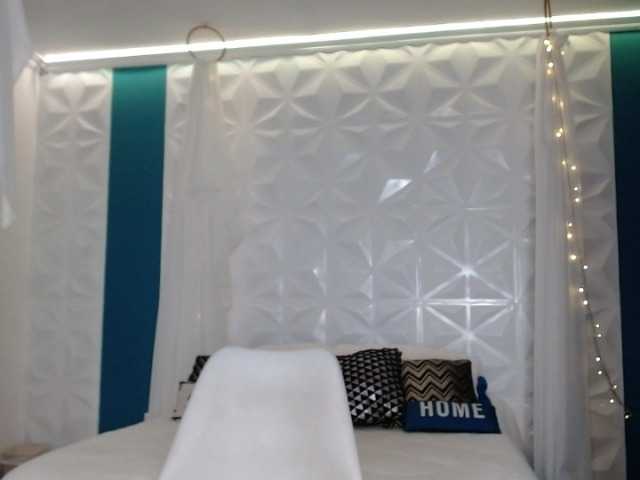 Live sex webcam photo for roxy-cooper #272329302