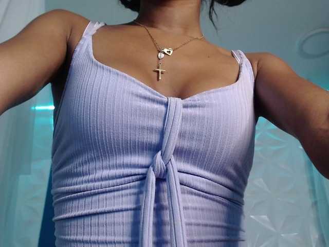 Live sex webcam photo for roxy-cooper #272477480