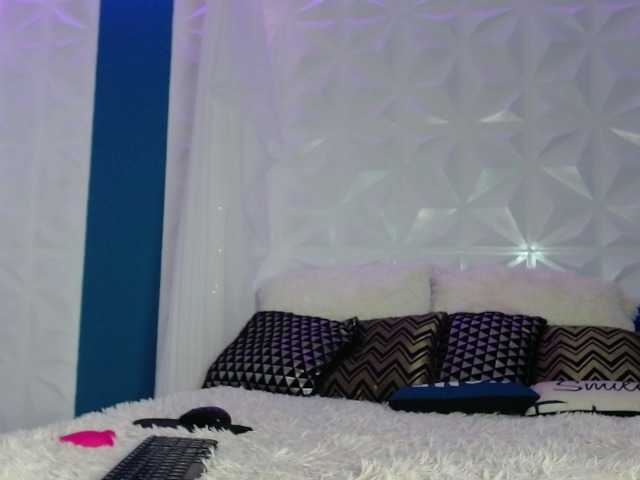 Live sex webcam photo for roxy-cooper #272512655