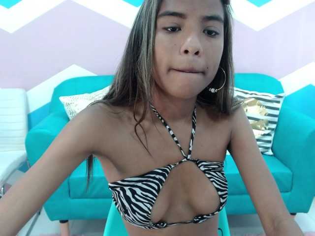 Live sex webcam photo for roxy-cooper #272575278