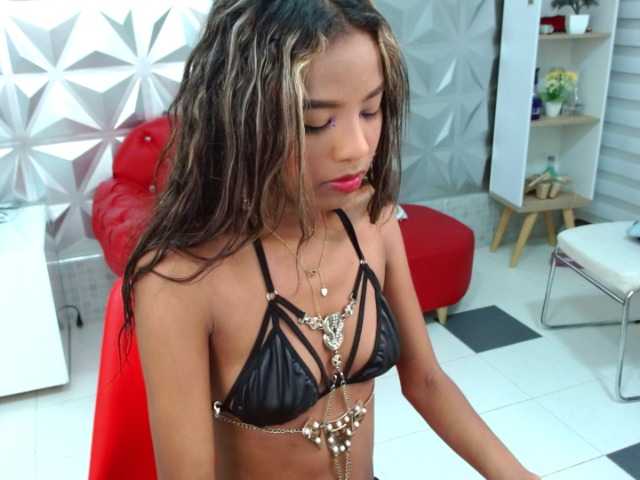 Live sex webcam photo for roxy-cooper #272734259