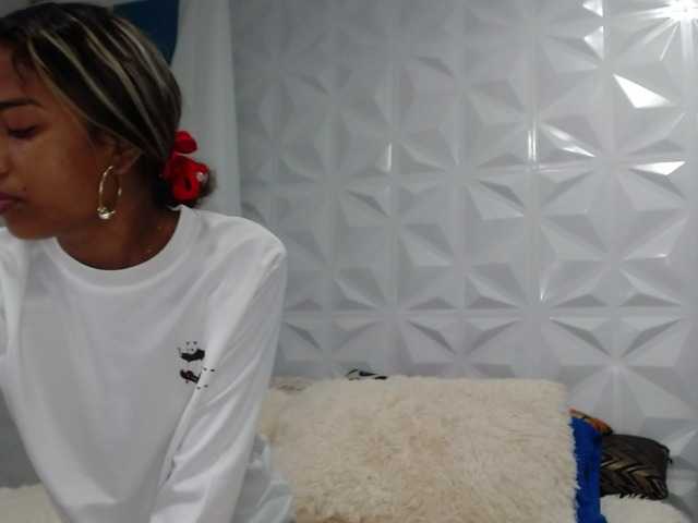 Live sex webcam photo for roxy-cooper #272930414