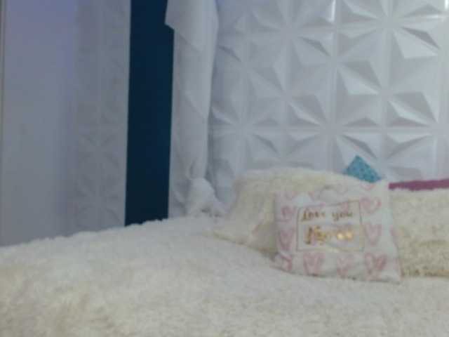 Live sex webcam photo for roxy-cooper #273338360