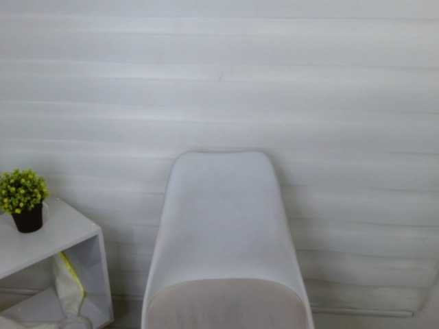 Live sex webcam photo for roxy-cooper #273472678