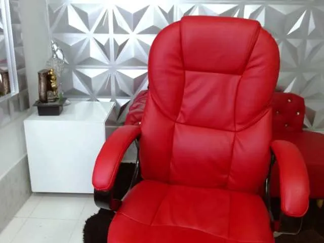 Live sex webcam photo for roxy-cooper #273850397