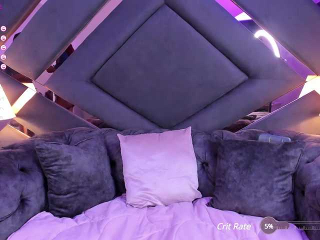 Live sex webcam photo for roxy-deville #277364611