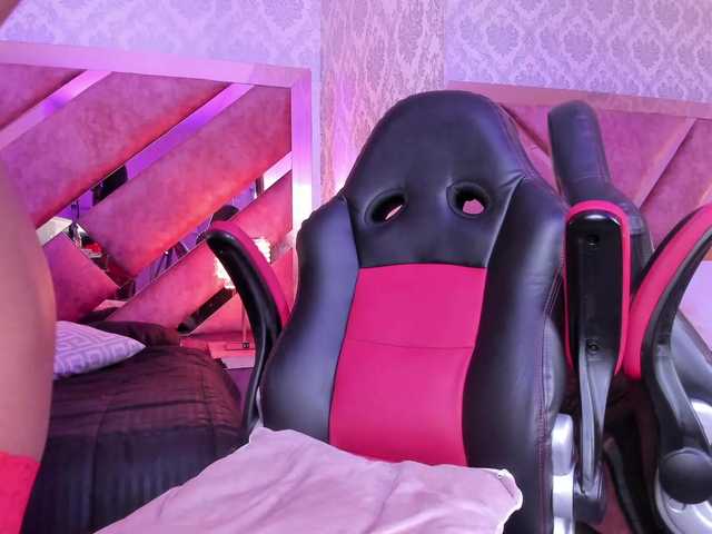 Live sex webcam photo for roxy-deville #277528003