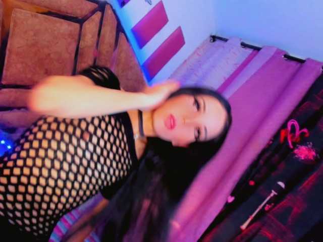 Live sex webcam photo for roxy-sexy21 #276144783