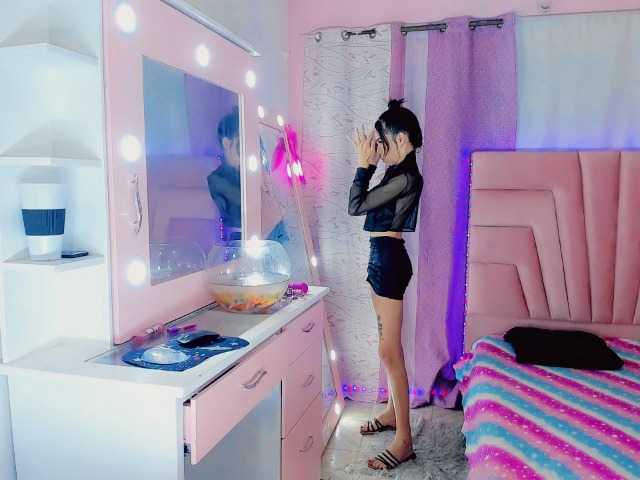 Live sex webcam photo for roxy-sexy21 #276446279