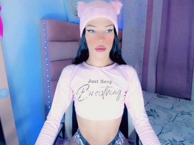 Live sex webcam photo for roxy-sexy21 #276549248