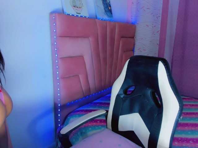 Live sex webcam photo for roxy-sexy21 #276619426