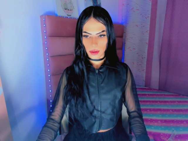 Live sex webcam photo for roxy-sexy21 #276630746