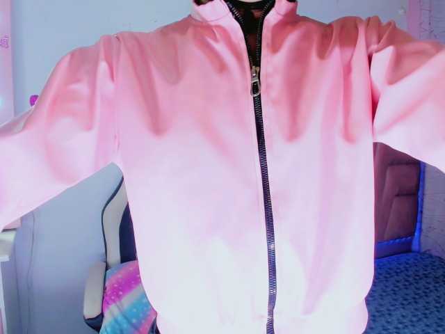 Live sex webcam photo for roxy-sexy21 #276911745